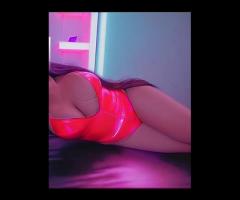 JE T'ATTENDS TOUTE CHAUDE PAR MA PORTE CACHÉE — BELLA XXX